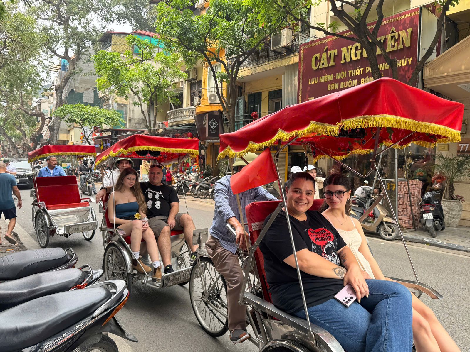 Family enjoying a flexible Vietnam trip